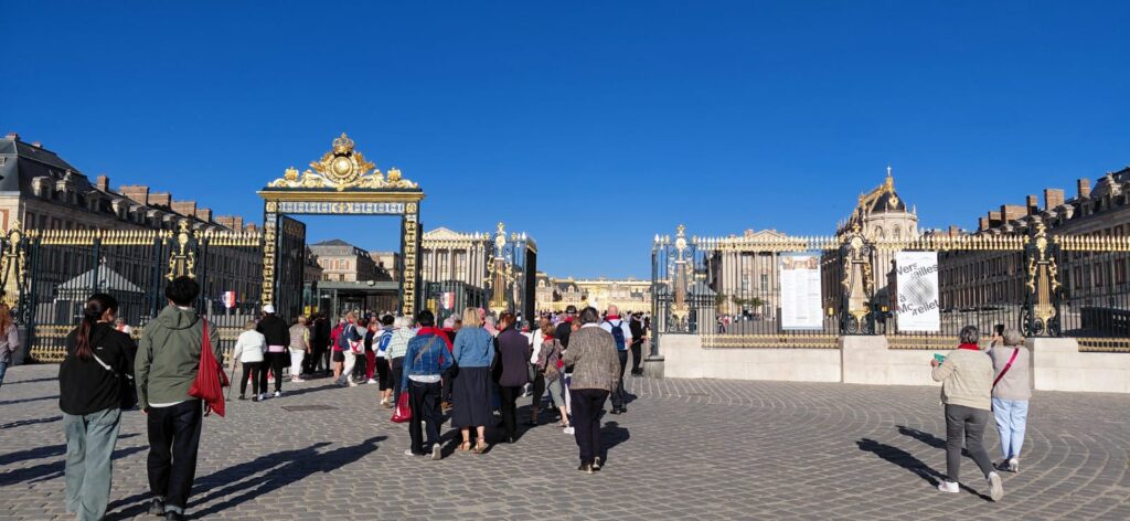 Versailles (2) Versailles (2)